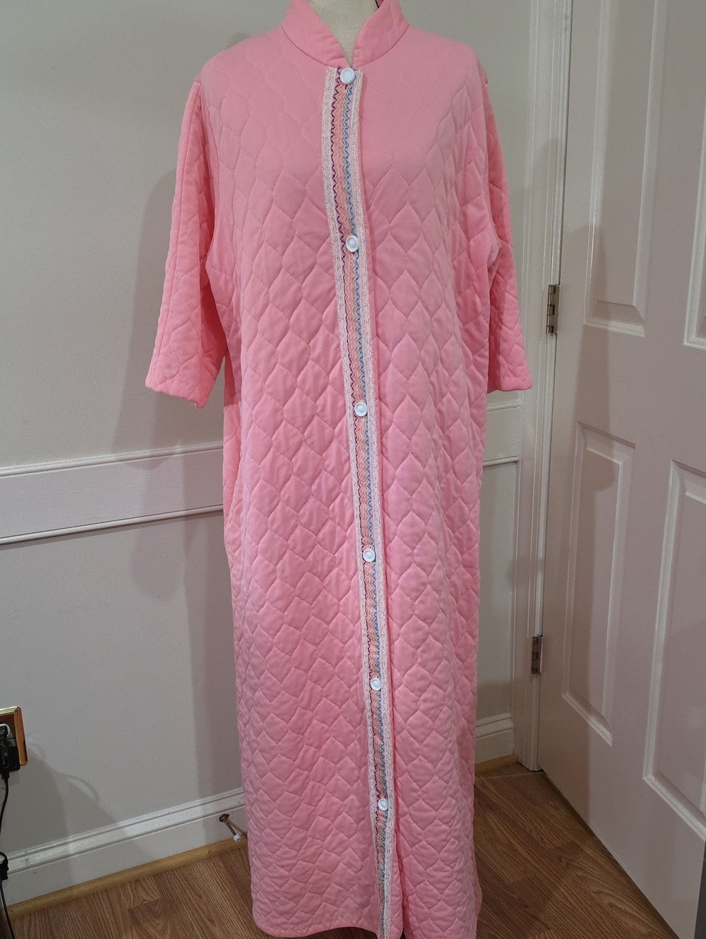 Vintage 1970s Genie Soft Pink Quilted Button-Front Housecoat Robe